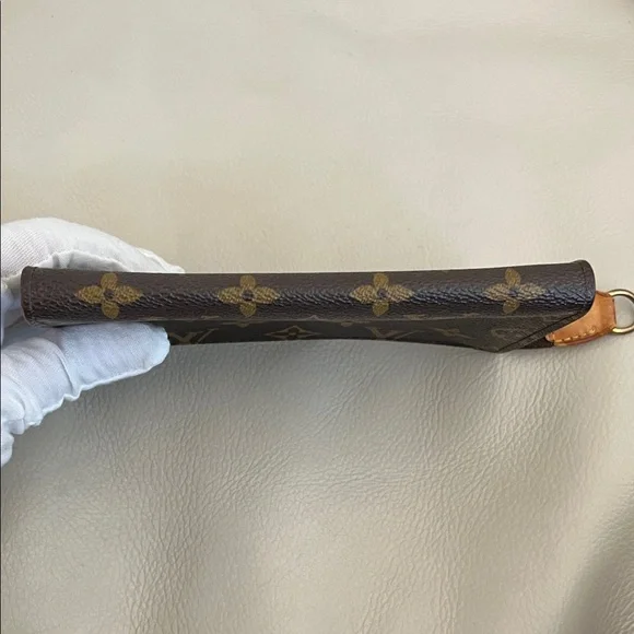 Louis Vuitton Canvas Pouch in Classic Monogram - Picture 3 of 10